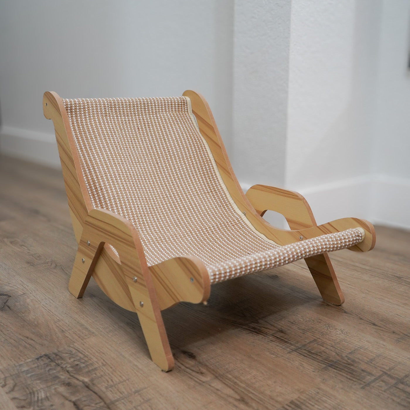 Linen Lounge Scratch Chair