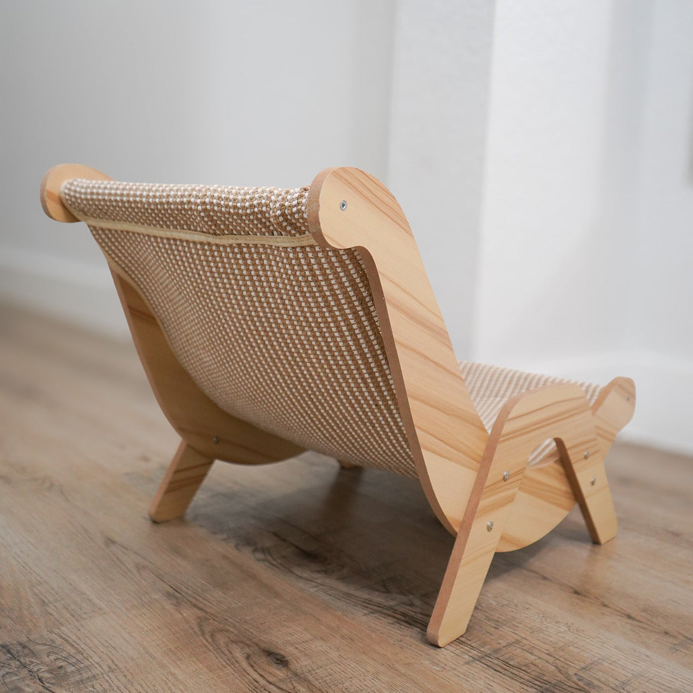 Linen Lounge Scratch Chair